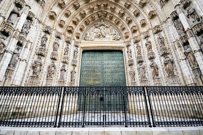 Seville Cathedral and Giralda Entry Tickets with Audio Guide - Inside Seville Cathedral: a giant Gothic room