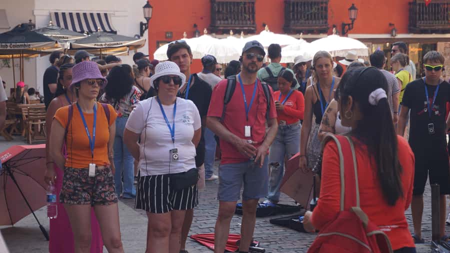 Shared Cartagena Old City Tour with Wireless Audio System - The wireless audio system and the shared format