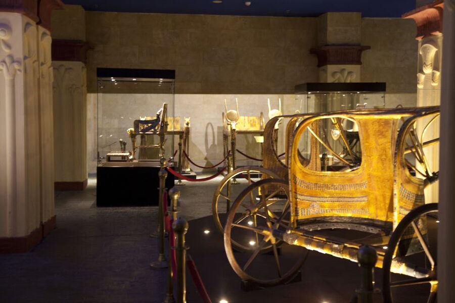 Sharm El Sheikh: King Tut Exhibition Audio Tour - Seeing the 11-kilogram golden mask replica