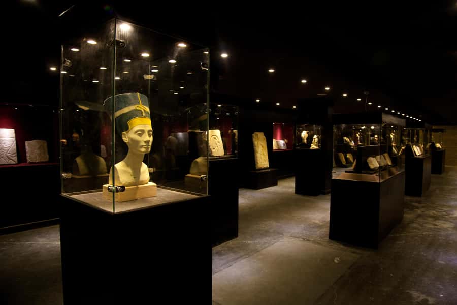 Sharm El Sheikh: King Tut Exhibition Audio Tour - Moving from the mask to the 110-kilogram coffin