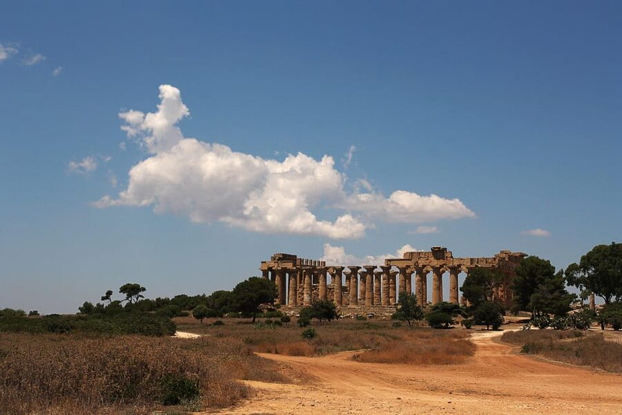 Sicily: Segesta Ticket, Shuttle Service & City Audio Tour - Arriving at Contrada Barbaro