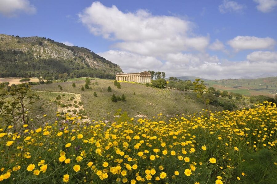 Sicily: Segesta Ticket, Shuttle Service & City Audio Tour - Taking the Shuttle to the Hilltop Theatre