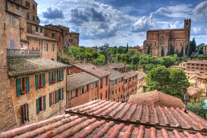 Siena Scavenger Hunt and Highlights Self Guided Audio Tour - Fonte Gaia and a flexible finish