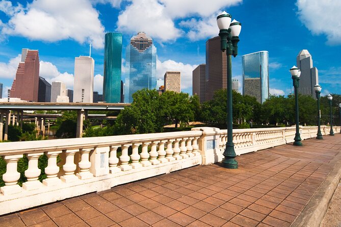 Sights of Downtown Houston Smartphone Audio Walking Tour - Architecture from Art Deco to modern Houston
