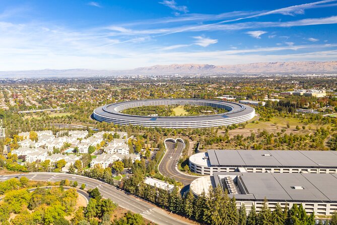 Silicon Valley Self-Guided Driving Audio Tour for Tech Lovers - Google’s Android statues and Googleplex