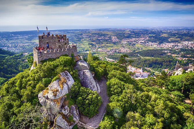 Sintra: Moorish Castle Entrance E-Ticket with Audio Guide - Arriving at Castelo dos Mouros