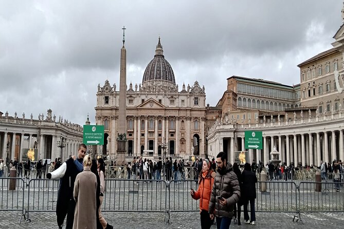 Skip the Line St Peter Basilica Papal Tomb Audio Guide with Water - Timing, transport, and access