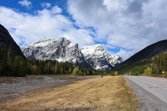 Smartphone Audio Driving Tour between Lake Louise and Calgary - Why this audio tour makes the Calgary to Lake Louise drive better