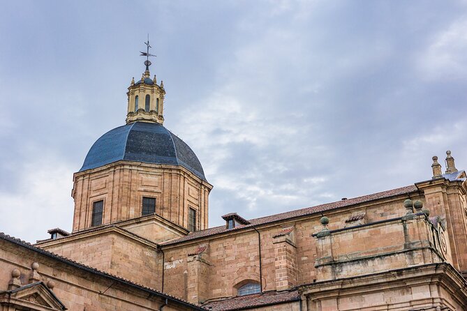 Spain’s Golden City: A Salamanca Audio Tour - Starting beneath the arches of Plaza Mayor