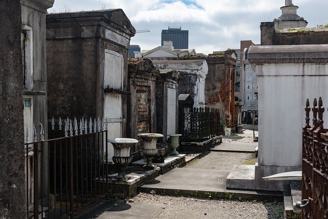 St Louis Cemetery No.3 New Orleans Burial Tradition Audio Guide - What St. Louis Cemetery No. 3 reveals