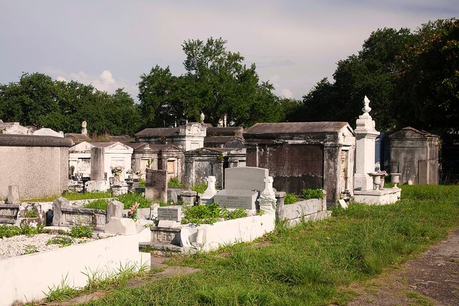 St Louis Cemetery No.3 New Orleans Burial Tradition Audio Guide - Walking through the tombs at your own pace