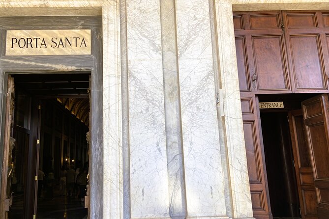 St. Mary’s Basilica, Pope Francis Tomb Audio Tour with Crypt - The basilica interior, from the Holy Door to the Baptistery
