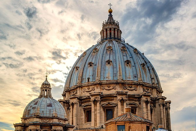 St. Peter’s Basilica: Self-guided Audio Tour on your Phone (without ticket) - St. Peter’s statue and a well-worn symbol of faith