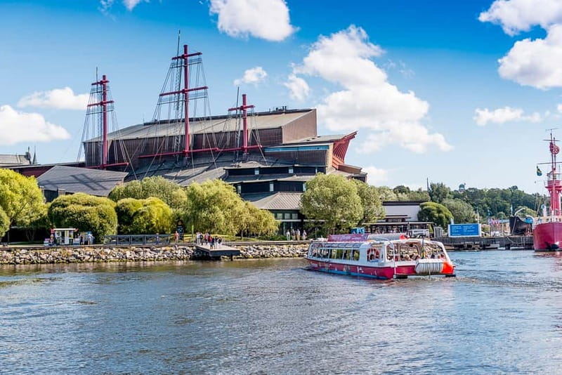 Stockholm: Royal Bridges & Canal Boat Tour with Audio Guide - The audio guide: useful, but bring realistic expectations