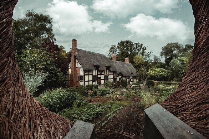 Stratford-Upon-Avon Audio Walking Tour: Shakespeare's Life - Hall’s Croft and the family connections