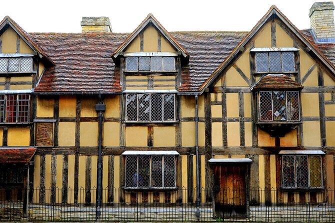 Stratford-upon-Avon: River Cruise and City Audio Tour - The medieval bridge and changing water conditions