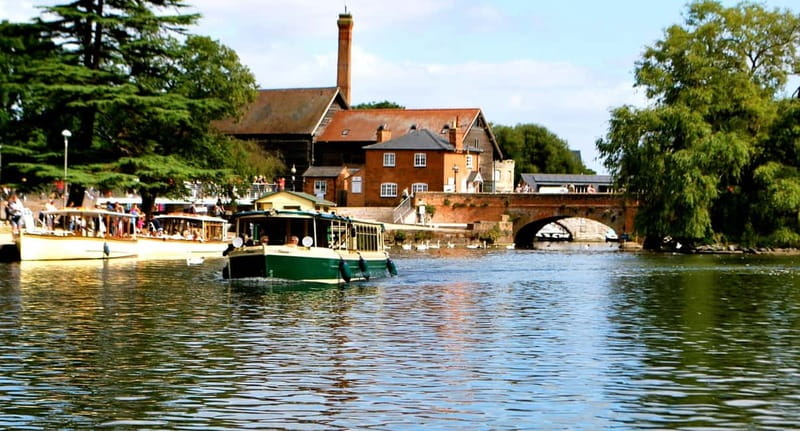 Stratford-upon-Avon: River Cruise & City Audio Tour - What the 30-minute River Avon cruise is like