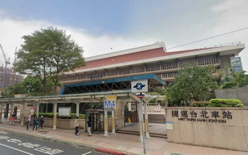 Taipei: Hop-On Hop-Off Sightseeing Bus with Audio Guide - Getting started at Taipei Main Station