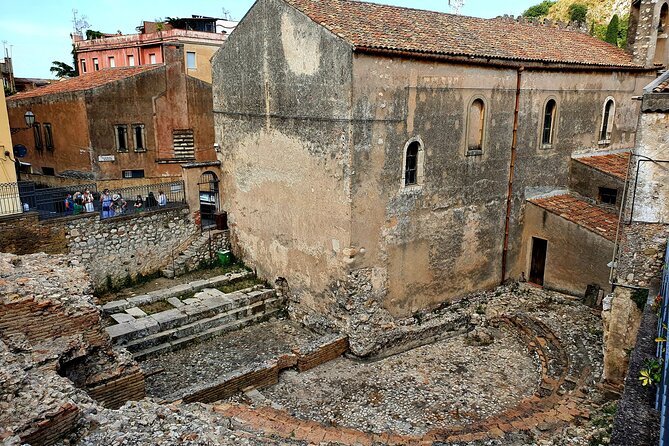 Taormina: A Self-Guided Audio Tour of Sicily’s Hilltop Town - Piazza IX Aprile and Taormina’s best pause