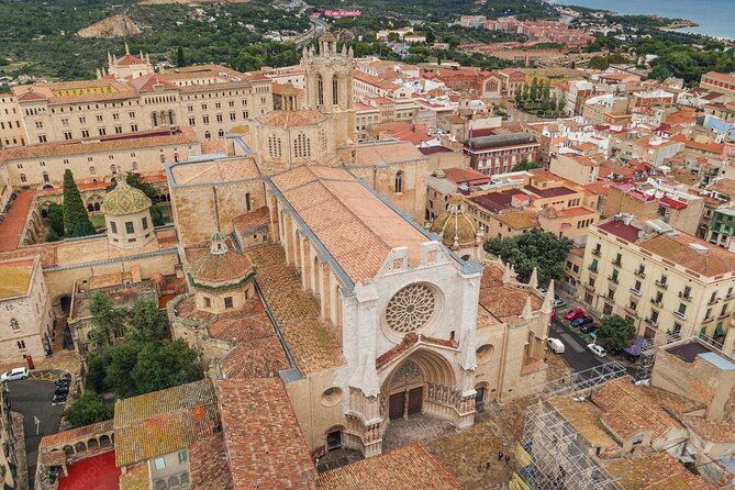 Tarragona Scavenger Hunt and Highlights Self Guided Audio Tour - Circ Roma, shade, and a useful pause