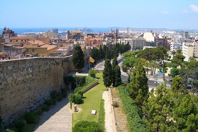 Tarragona Scavenger Hunt and Highlights Self Guided Audio Tour - Monumento a los Castellers and Tarragona’s local identity
