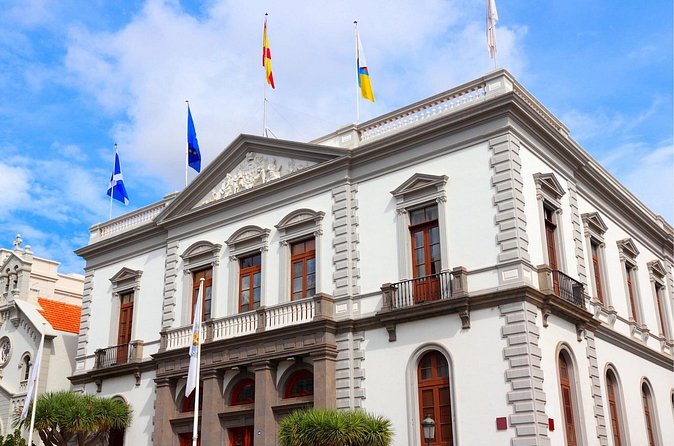 Tenerife Scavenger Hunt and Highlights Self Guided Audio Tour - Plaza de España and Santa Cruz’s open spaces