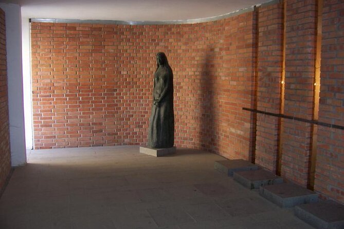 Terezin Tour Including Admission Ticket and Transfer & Audio - What the tour leaves out