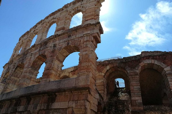 The city of Romeo and Juliet: A self-guided audio tour through Verona - Porta Borsari and the return to Arena Square
