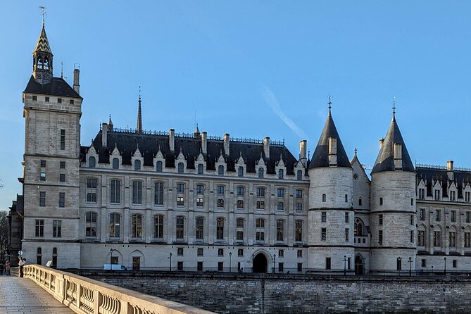 The French Revolution: Self Guided Audio Tour of Paris - Hôtel de Sens and the divided city