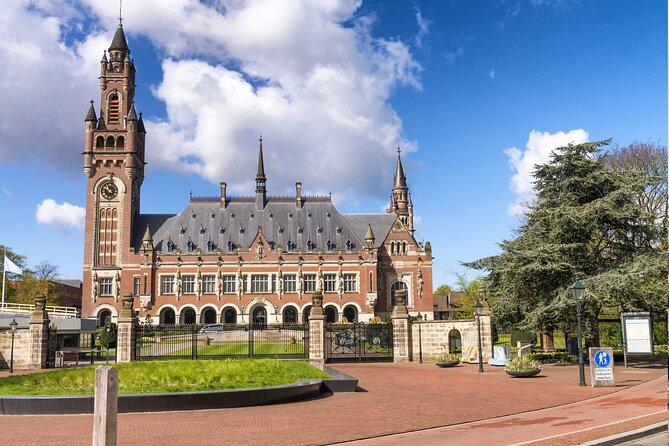 The Hague Scavenger Hunt and Highlights Self Guided Audio Tour - How the app-led walk works