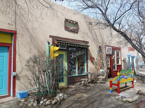 The Town Too High To Die: A Self-Guided Audio Tour in New Mexico - Why Madrid makes a good audio-tour setting
