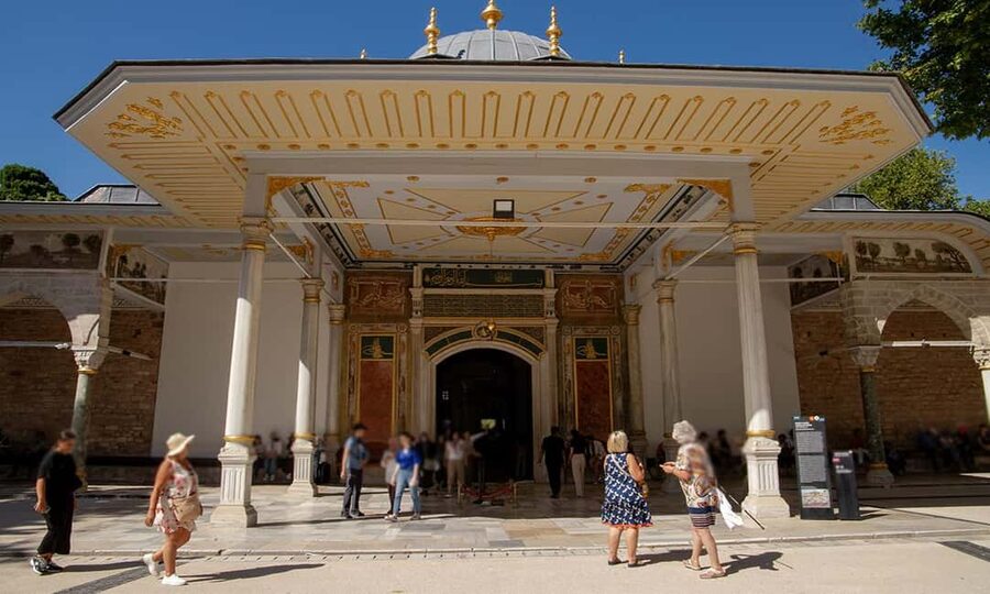 Topkapi Palace & Hagia Sophia Tickets + Audio Guide - Meeting the host at Topkapi Palace