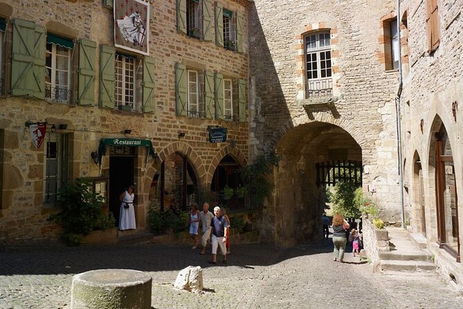 Toulouse: Albi and Cordes/Ciel Day Trip with Audio Guides - Why the two-stop format works