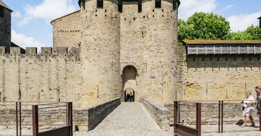 Toulouse: Carcassonne Day Trip by Coach with Audioguide - Château Comtal and the ramparts