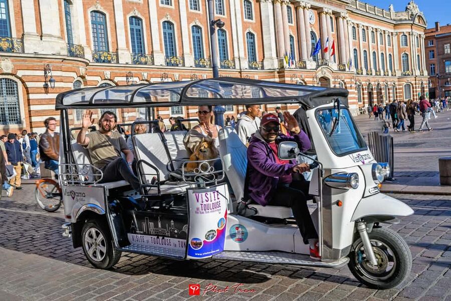 Toulouse: Electric Tuk-Tuk Tour with Photo Stops and Audio - Key points to know before booking