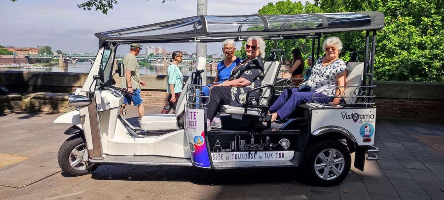 Toulouse: Electric Tuk-Tuk Tour with Photo Stops and Audio - Why this one-hour ride works in Toulouse