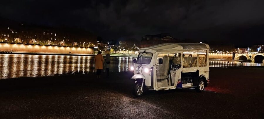 Toulouse: Electric Tuk-Tuk Tour with Photo Stops and Audio - Roman walls, the Canal du Midi, and green spaces
