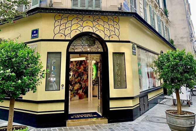 Trendy Marais, smartphone audioguided walking tour - Rue Pavée and a very old wall