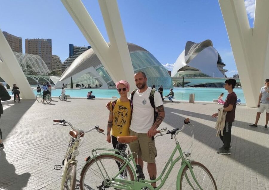 Valencia: Audioguide eng,esp,ita + Bike All Day - Riding Valencia with the included equipment