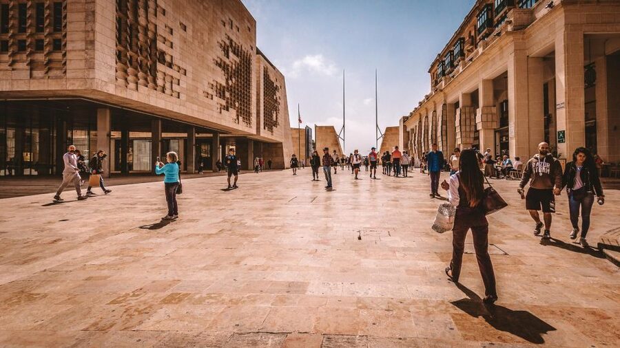 Valletta: Self-Guided Historical Walking Tour (Audio Guide) - Fort Saint Elmo and the two Barrakka Gardens