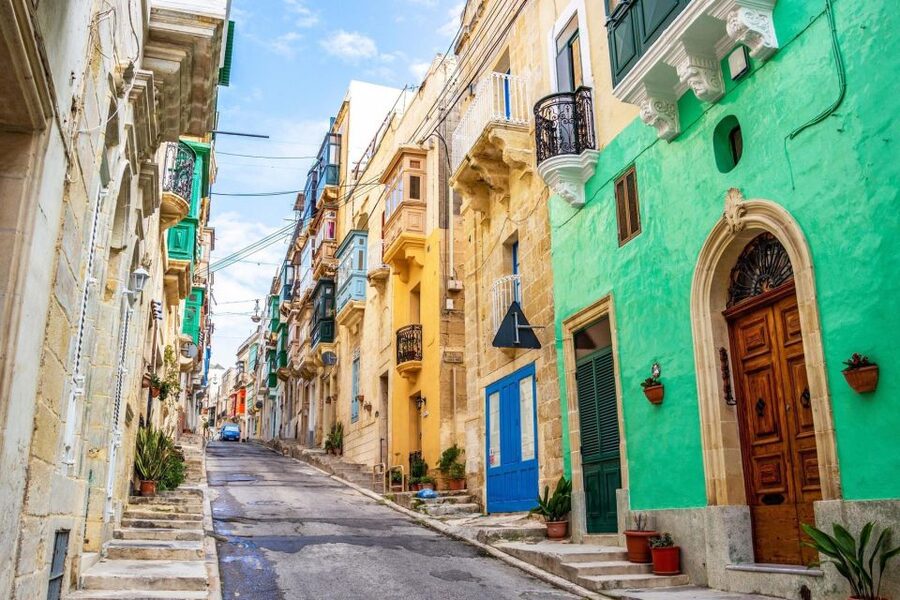 Valletta: Self-Guided Historical Walking Tour (Audio Guide) - St. George’s Square and the Grand Master’s Palace