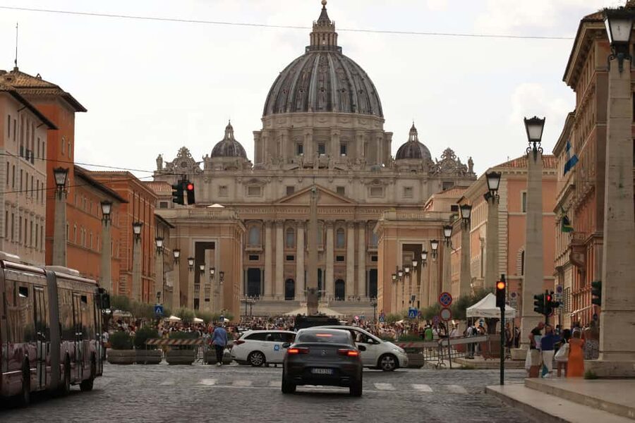 Vatican Full access: St.Peter's Basilica, Dome, Tombs+Audio - Who will enjoy this experience most