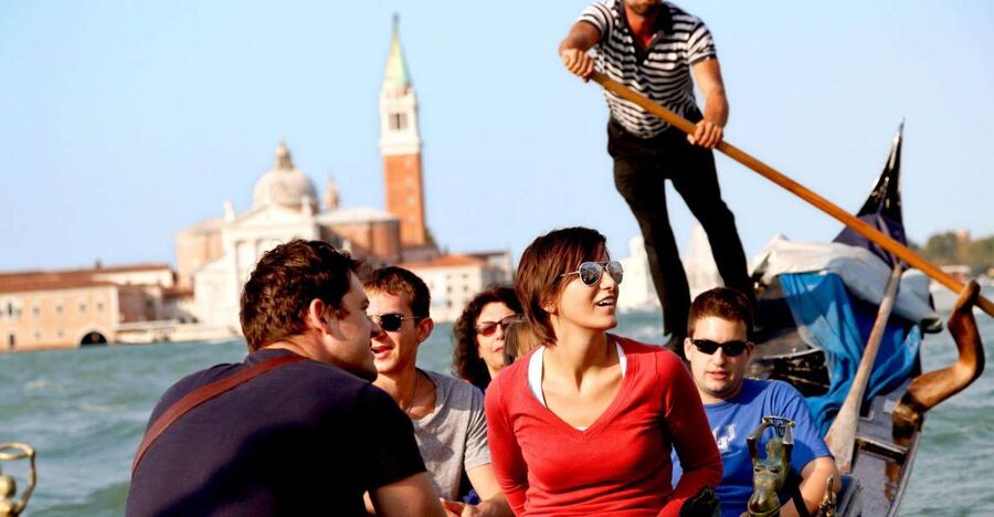 Venice: Gondola Ride with Live Guide or Audio Guide - A 30-minute ride through Venice