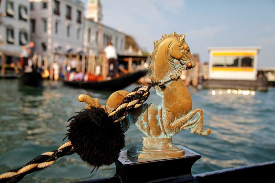 Venice: Gondola Ride with Live Guide or Audio Guide - What the gondola seating options mean