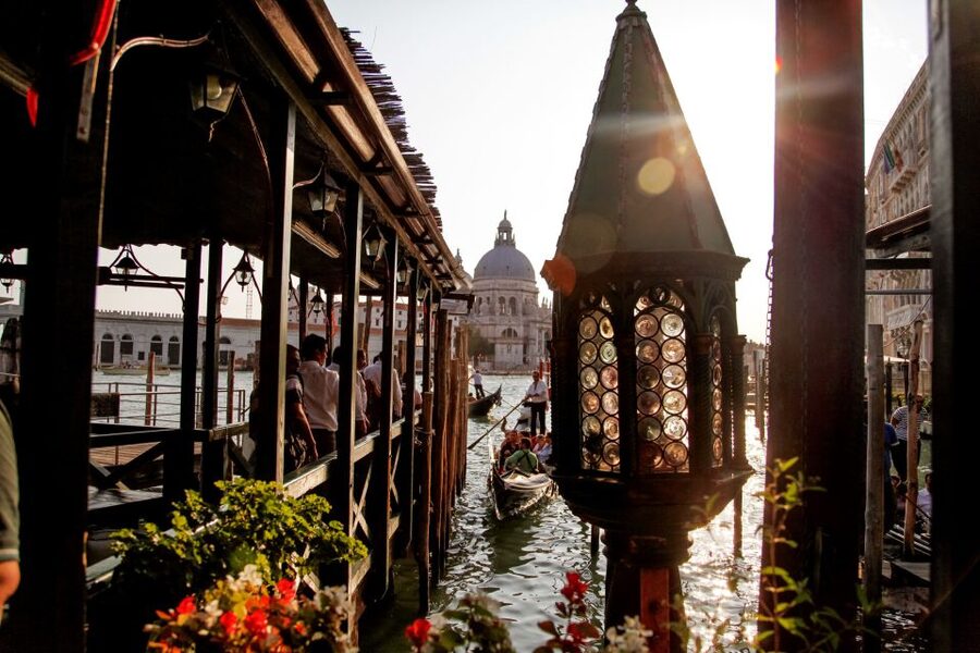 Venice: Gondola Ride with Live Guide or Audio Guide - The 20-minute introduction to Venetian boats