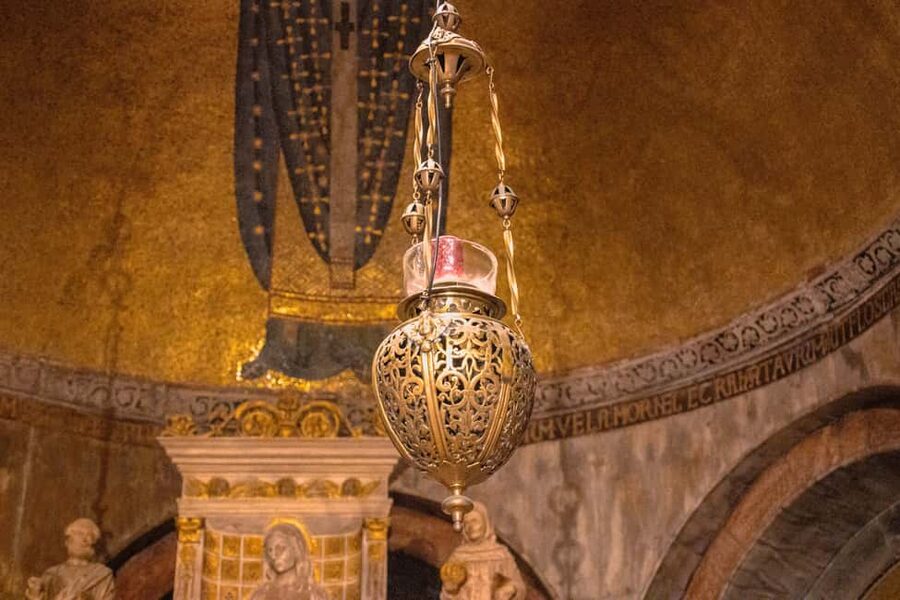 Venice: St. Mark’s Basilica Skip-the-Line Ticket & Audio App - The standard visit inside the basilica