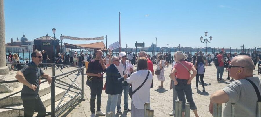 Venice: St. Mark's Basilica Ticket with Audio Guide - Getting past the long line