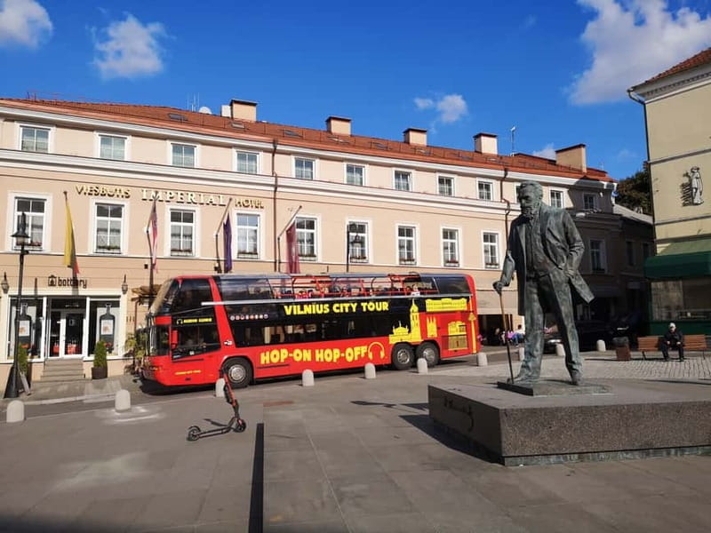 Vilnius: Sightseeing Audio Tour - The KGB Museum and Parliament Building