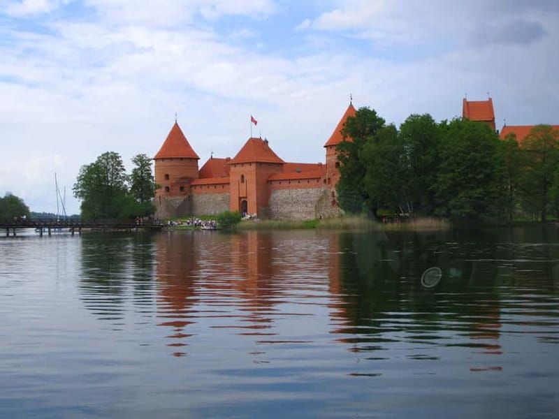 Vilnius: Trakai Tour with Audio Guide and Minibus Transfers - Key points at a glance