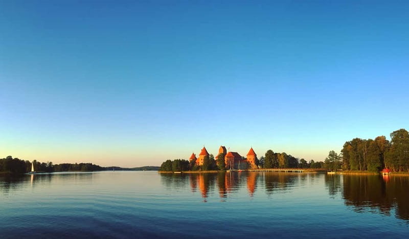 Vilnius: Trakai Tour with Audio Guide and Minibus Transfers - Lake Galvė views, food, and free time